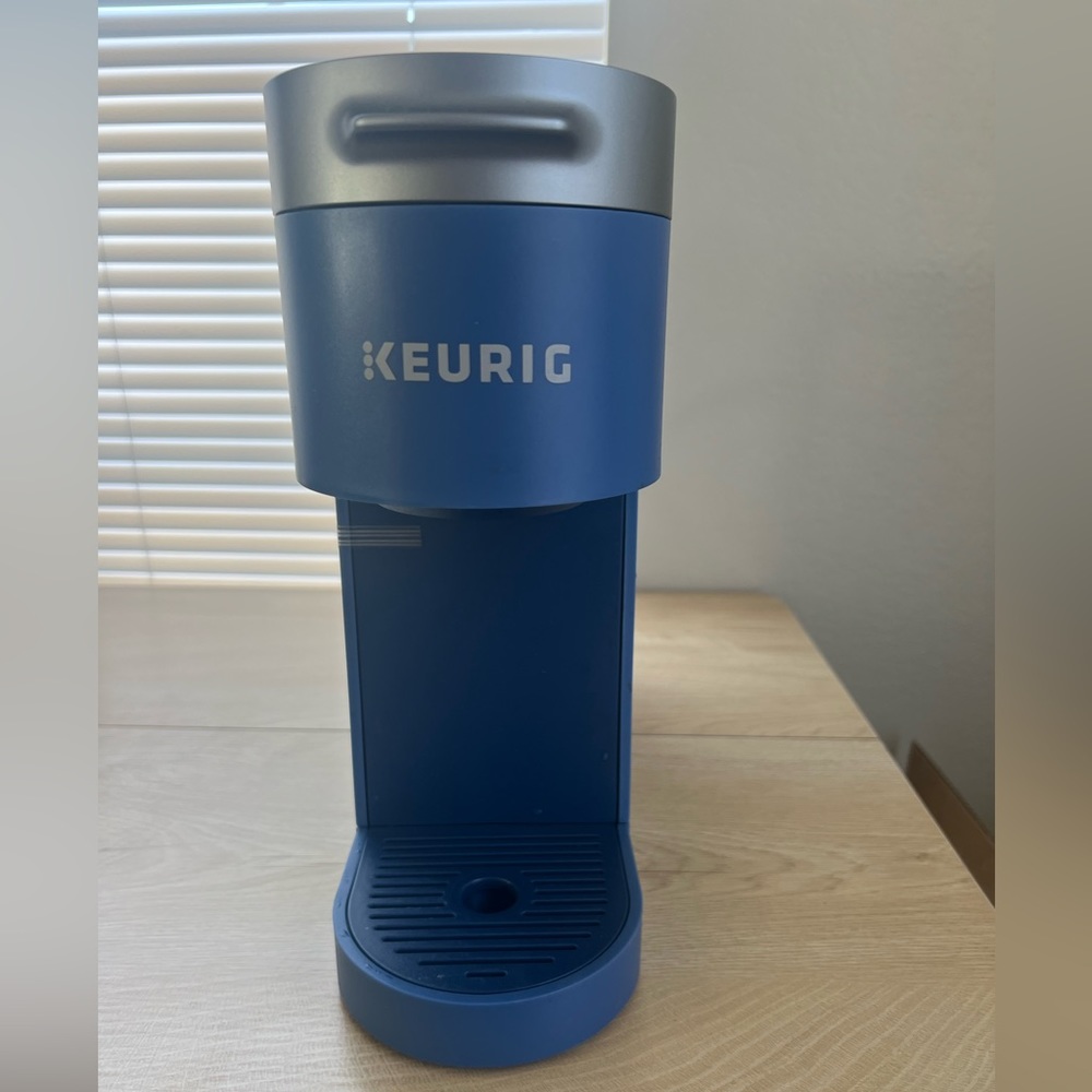 Keurig K-Mini  Single Serve Coffee Maker & Keurig Pod Holder